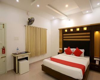 Elegant & Modern Lake View Resort,alleppey - Alappuzha - Bedroom