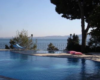 Kirtay Hotel - Tatlisu - Piscina