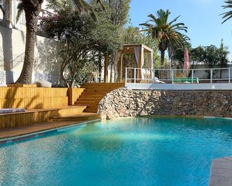 زاج كوليفينج - بونتا ديل إست - حوض السباحة