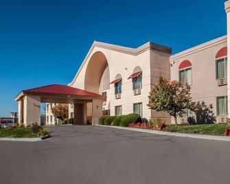Quality Inn and Suites Farmington - Farmington - Toà nhà