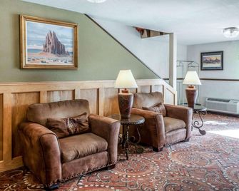 Quality Inn and Suites Farmington - Farmington - Soggiorno