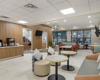 Best Western Plus Pearland/Houston Medical Center Hotel - Brookside Village - Lobby