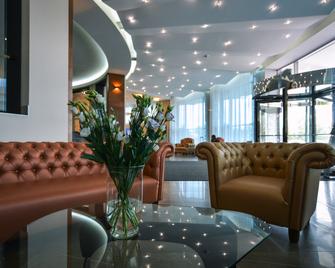 Hotel Mayak - Om Building - Omsk - Lounge