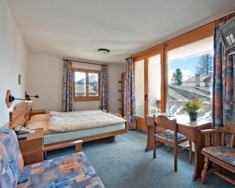 Hotel Chesa Grischa - Sils im Engadin/Segl - Bedroom