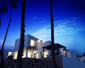 The Mare Pool Villa Pension - Taean - Building
