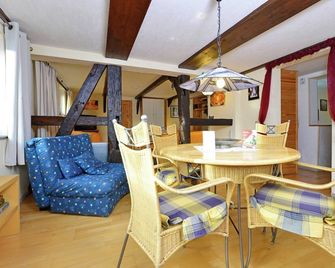 Apartment in Lowensen With Terrace - باد بيرمونت - غرفة طعام