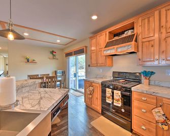 Cedaredge Hideaway w/ Grill & Mountain Views! - Cedaredge - Cocina