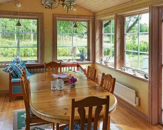6 Person Holiday Home In Blomstermåla - Blomstermåla - Comedor