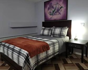 One bedroom Suite. Close access To NY/MetLife. - West New York - Bedroom
