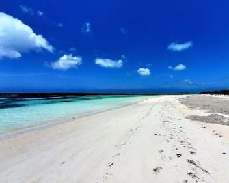 Private Waterfront Home With 180 Sea Views - 2 Bed / 2Bath - Spanish Wells - Beach