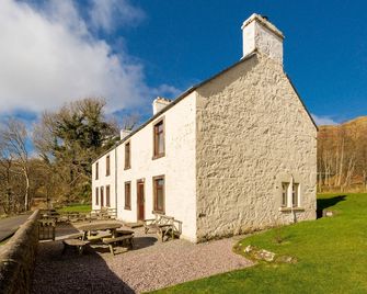 Pier House Two - Loch-side semi-detached house sleeping up to 10 - Oban - Building