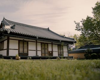 Jeonju Jiudang Hanok Stay - Jeonju - Building