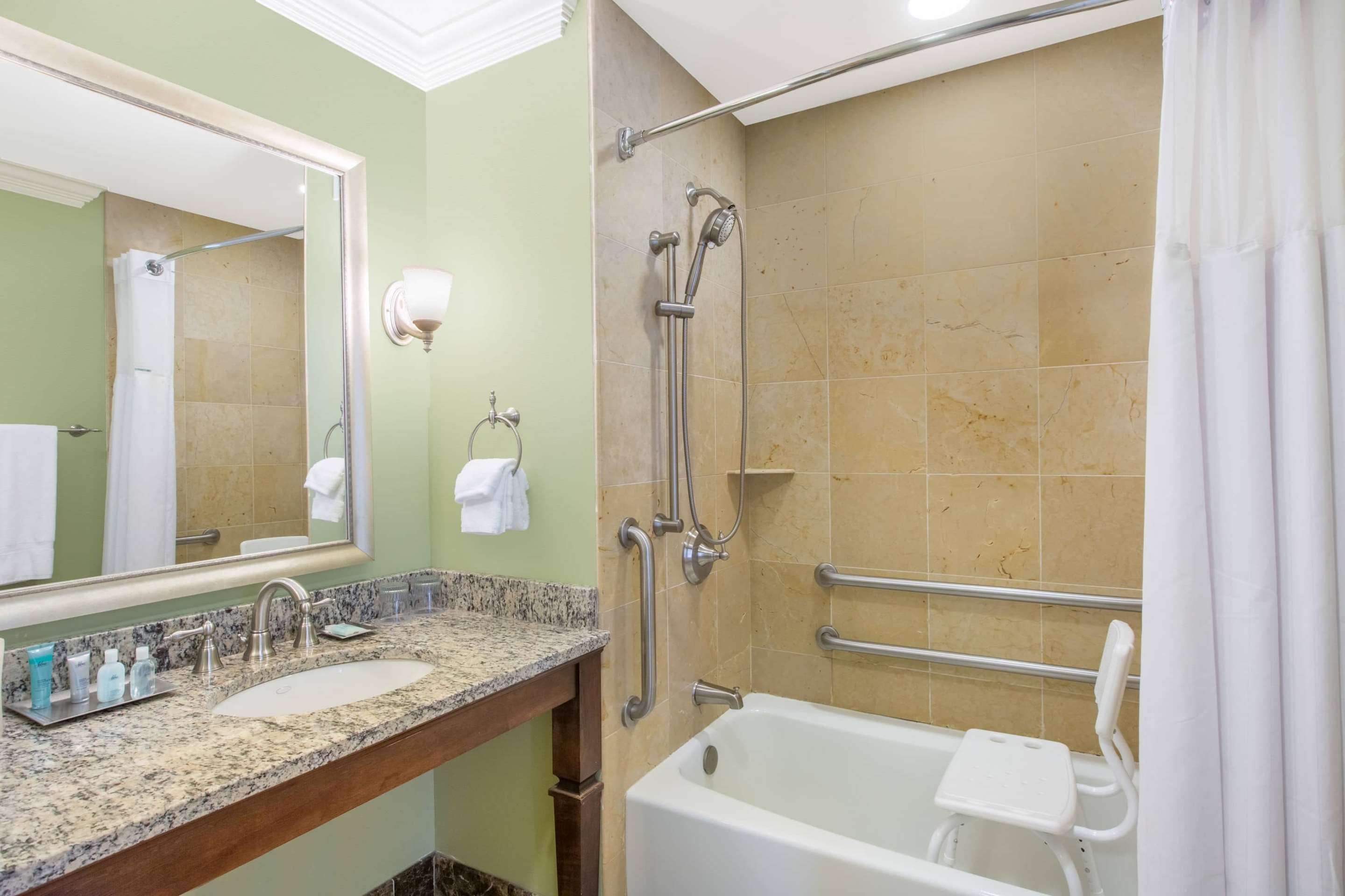 Bathroom view of The George Washington - A Wyndham Grand Hotel