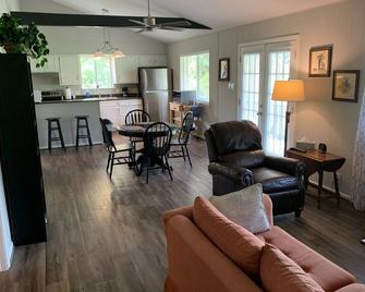Cozy Golf Retreat - Panorama Village - Living room