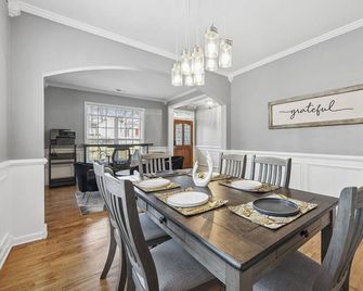 Luxury Home - Atl - No Cleaning Fee! - Austell - Essbereich