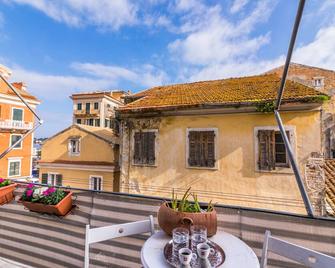Nicol's House in Corfu Town By Konnect - Corfú - Edificio