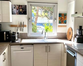 Peaceful Duplex - Terrace & Garden - París - Cocina