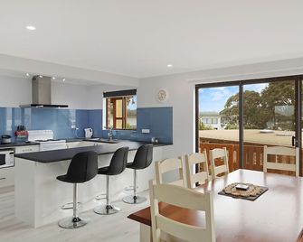 Forsters Bay Haven - Narooma - Kitchen