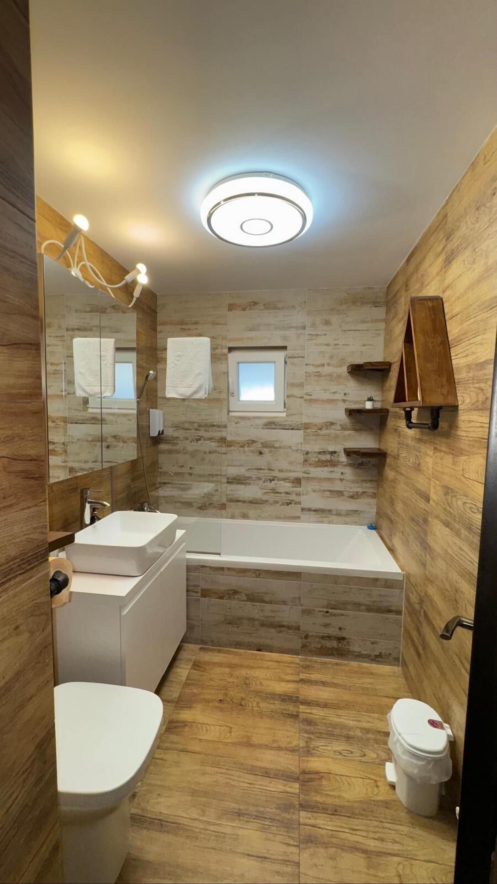 3 Baneasa Airport - בוקרשט