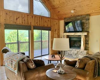 Amazing Mountain Views, Hot Tub, Arcade, Pool Table, Shuffleboard, Firepit - Cleveland - Living room