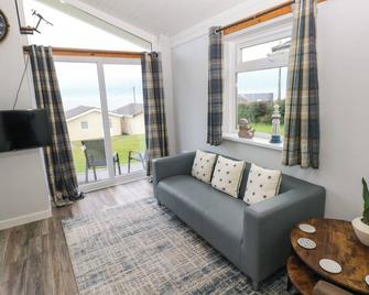 CHALET 22, family friendly, country holiday cottage in Port Eynon - Swansea