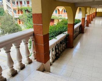 Hotel Real Classic Inn - Quetzaltenango - Balcony