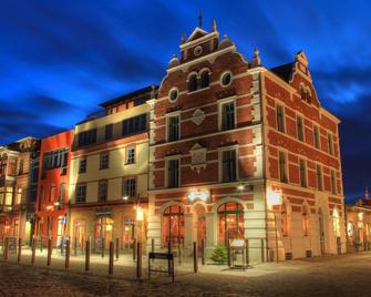 هوتل هيدينسير - سترالسوند - مبنى