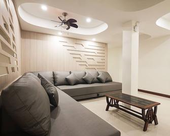 Happy Hostel - Pattaya - Living room