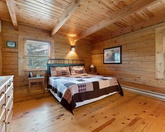 Serene Cabin Getaway Minutes From Hiking, Biking, Utv And Snowmobile Trails. - Spearfish - Slaapkamer