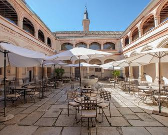 Hotel San Antonio El Real - Segovia - Patio