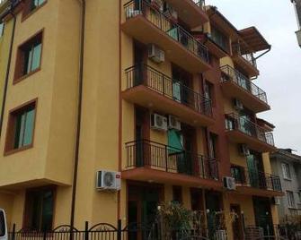 Pri Shopite - Kiten - Building