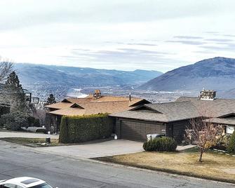 Specious Kamloops House for relaxation with great view in prestigious Sahali. - Kamloops - Building