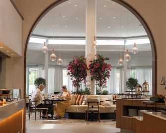 King Jason Paphos - Designed for Adults by Louis Hotels - פאפוס - לובי