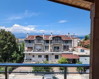 Samaras Apartments in Kamena Vourla - Kamena Vourla - Balcón