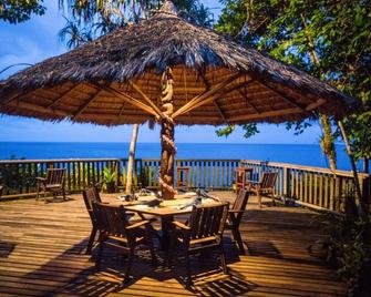 Tawali Leisure And Dive Resort - Hewiia - Patio