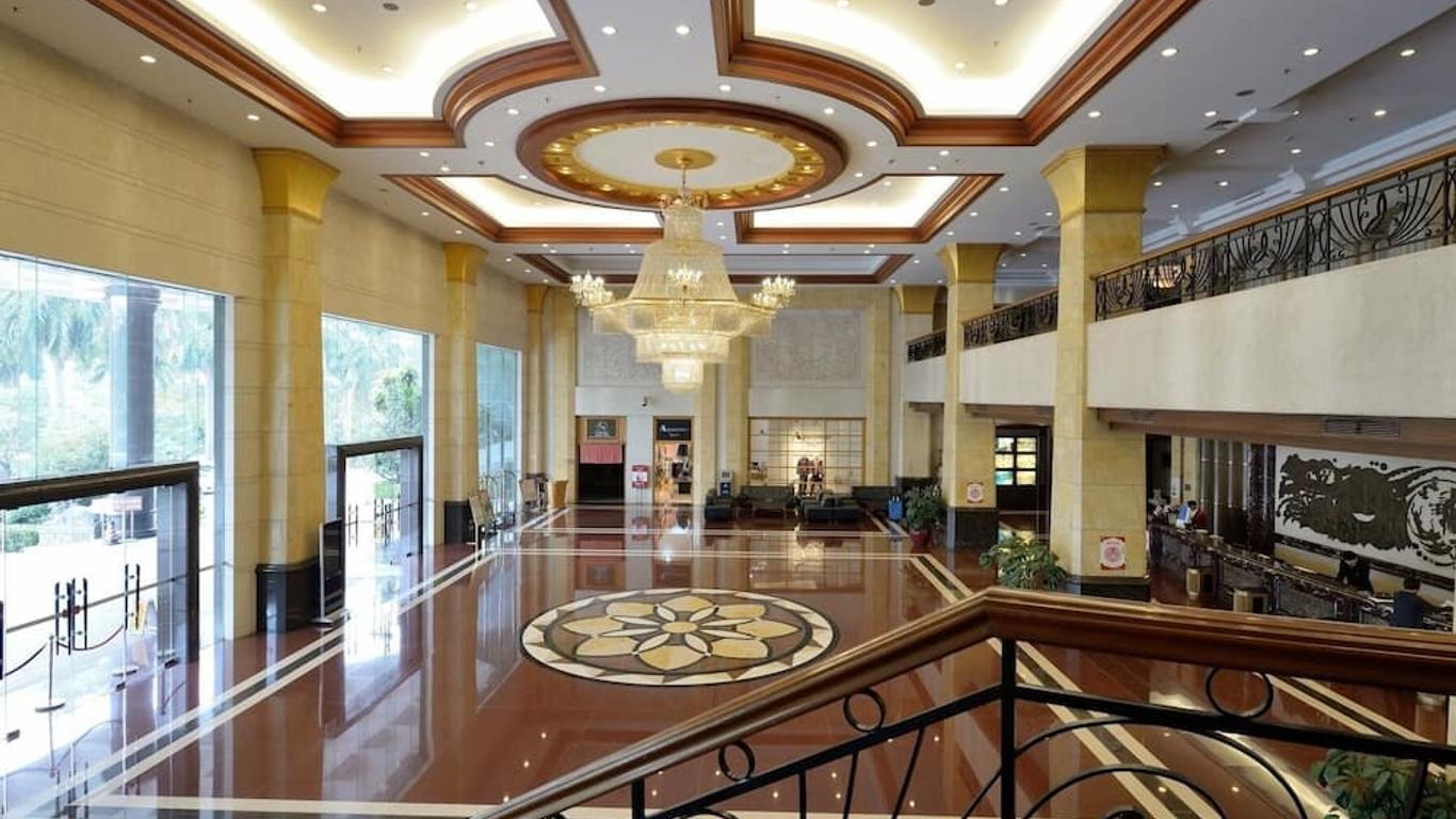 جلادين هوتل شيلونج