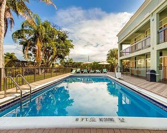 Quality Inn Boca Raton University Area - Boca Raton - Pool