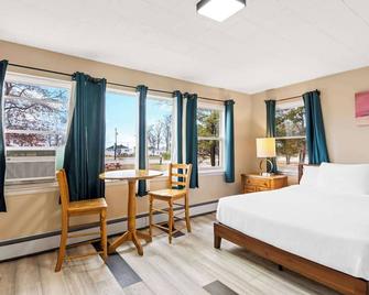 Camp Inn Lodge - Oscoda - Спальня