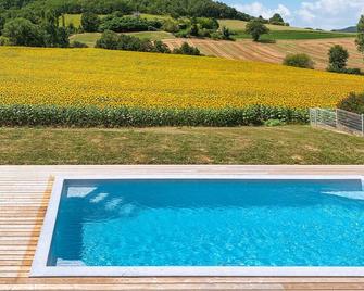 4 Bedroom Gorgeous Home In Anthé - Anthé - Piscina