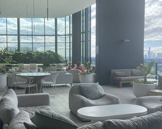 Luxury Casino Apartment in Broadbeach Island - Broadbeach - Lounge