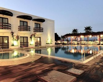 Beyaz Suite Hotel - Golturkbuku - Pool
