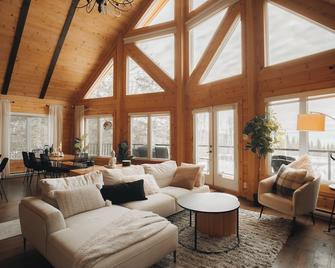 Hôtel à la maison - Chalet du bois, Spa et Vue - Les Éboulements - Living room