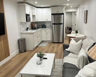 Luxury 2 Bed 1 Bath in Herndon - Herndon