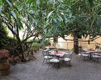 Hotel La Colonnina - מונטרוסו אל מארה - פטיו
