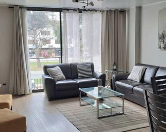 Departamento Amplio y Moderno en La Molina - Lima - Living room