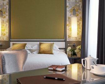 Hotel America - Cannes - Bedroom