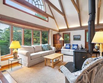 Access to private area of Nauset Beach - Orleans - Living room