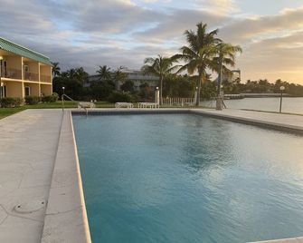Luxurios Bayview Condo At Taino Beach I - Freeport - Zwembad