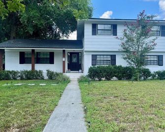 Lakeside Getaway - Cozy Studio in Orange Park, Fl - Orange Park - Будівля