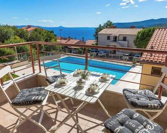 E&T apartments with a beautiful pool - Rabac - Balcony